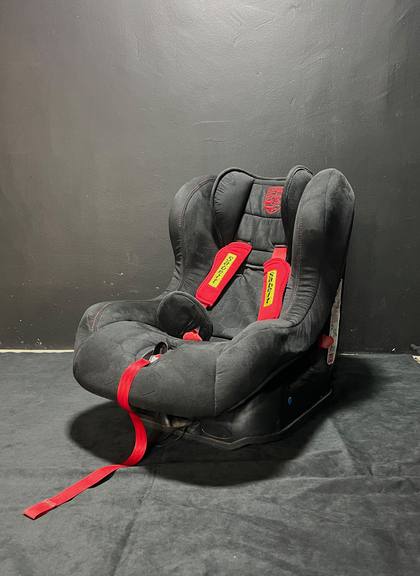 Autoasiento de bebe forrado en gamuza, vista lateral